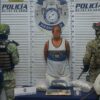 Detienen a sujeto con arma y droga en colonia Bellavista de Playa del Carmen.