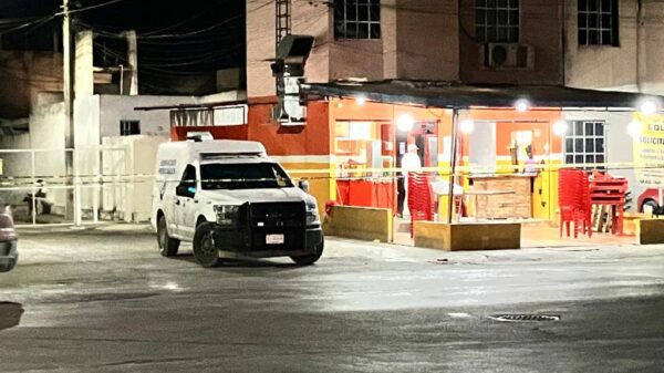 Ataque armado a taquería en la Sm 248 deja dos muertos y un herido.
