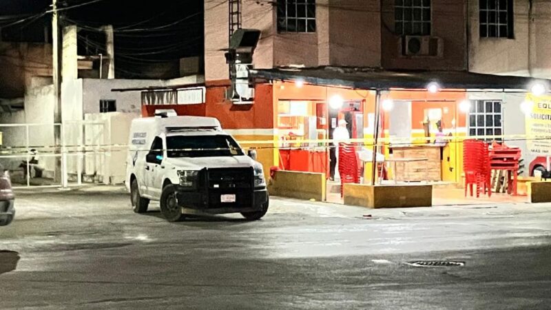 Ataque armado a taquería en la Sm 248 deja dos muertos y un herido.