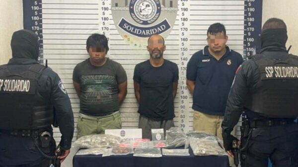 Cae trío de narcomenudistas en la alcaldía de Puerto Aventuras.