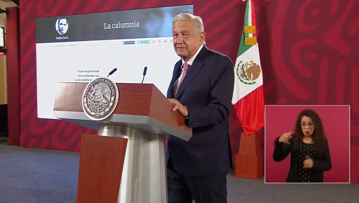Cachetada con guante blanco a la ramplona oposición, el Presidente Andrés Manuel López Obrador muestra en la mañanera el poema de Rubén Darío, La Calumnia, pero ni así, Claudio X., y compañía no entienden que no entienden.
