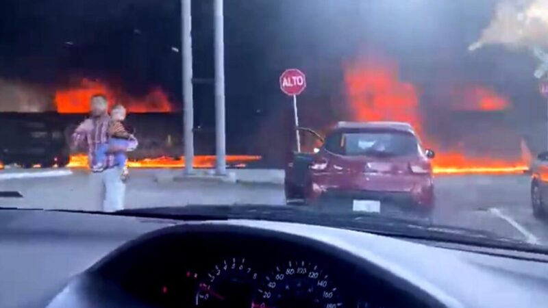 Pipa de Pemex choca contra tren y causa un infierno