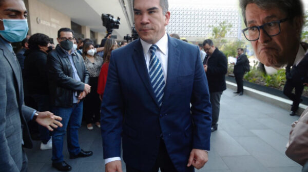 ‘Alito’ y Monreal se defienden, dicen que los chats son falsos