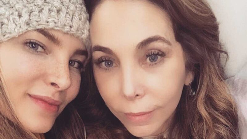 Belinda celebra a su mamá al estilo rockero