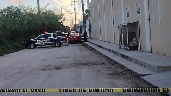 Dejan ejecutado con narcomensaje en la Supermanzana 226 de Cancún.