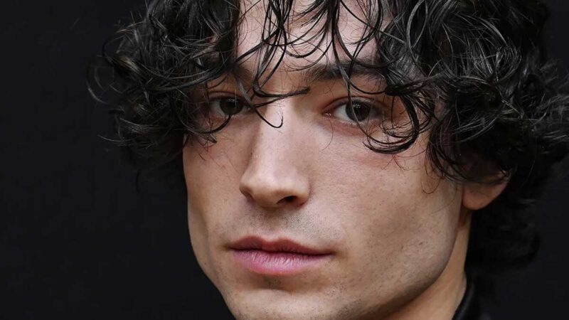 Ezra Miller se declara inocente; podría pasar hasta 26 años en prisión