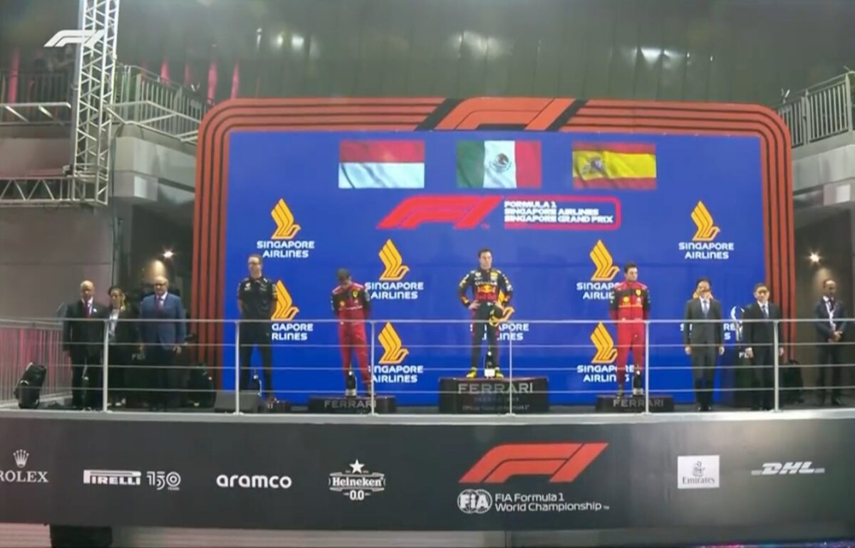 Gana ‘Checo’ el GP de Singapur de F1; está bajo investigación; Sergio Pérez incurrió en una posible infracción bajo un coche de seguridad.