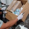Decomisan paquetes con droga en el aeropuerto de Cancún.