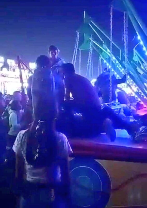 Desplome de juego mecánico en una feria deja 17 personas heridas; hubo una falla mecánica en el "Sky Flyer" durante el arranque del festejo.
