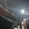 Colapso de un puente en la India provoca la muerte de al menos 40 personas (VIDEO).