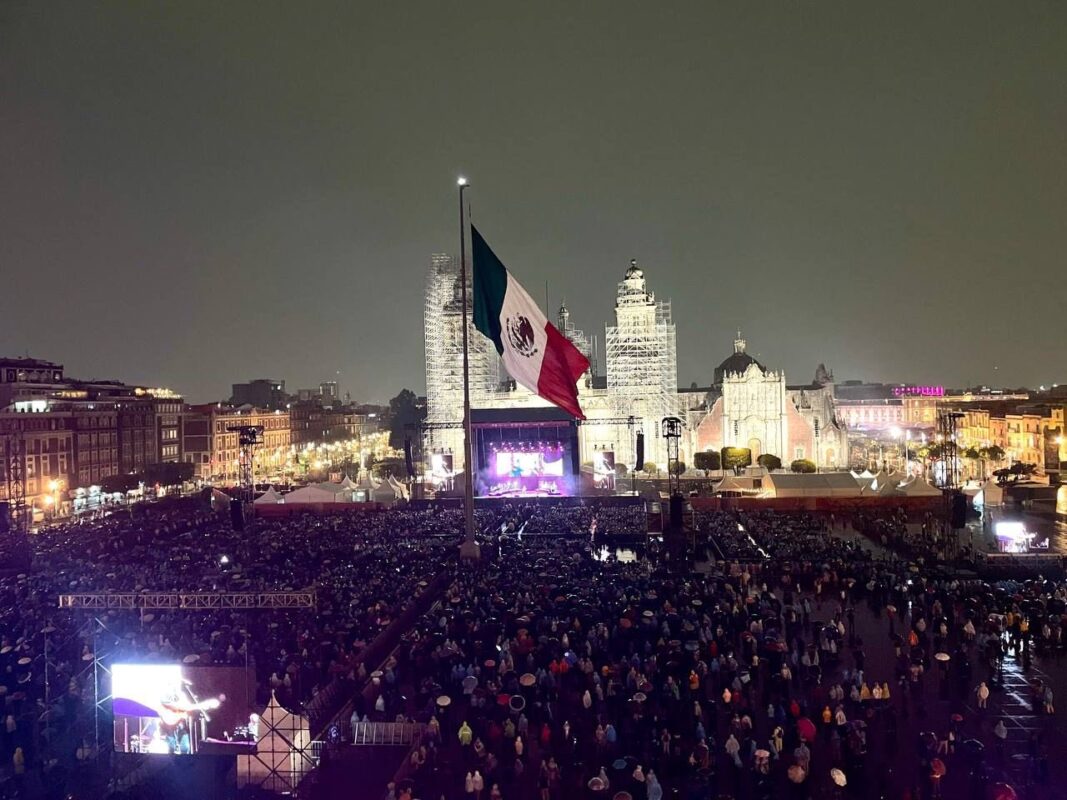 Joan Manuel Serrat se despide en el Zócalo de la CdMx