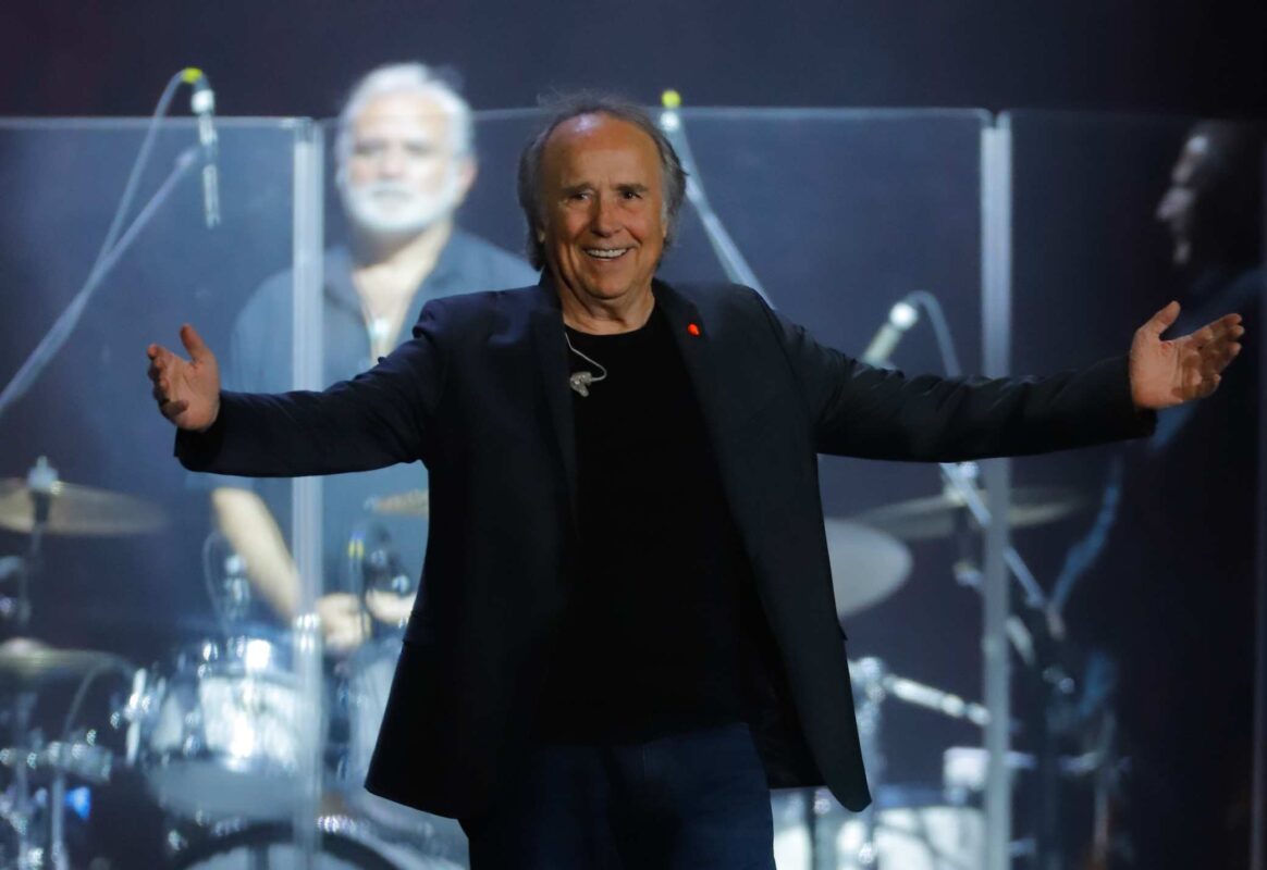 Joan Manuel Serrat se despide en el Zócalo de la CdMx