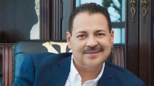 Julio Preciado aconseja a famosos no tomar en el escenario