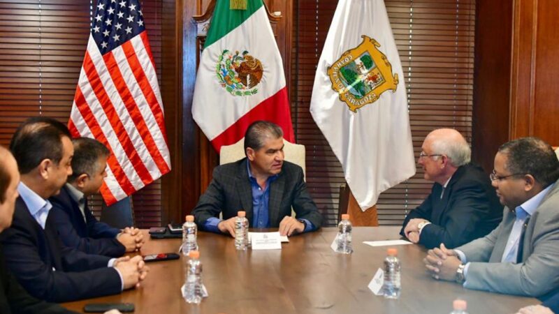 Llama Ken Salazar a no politizar la migración