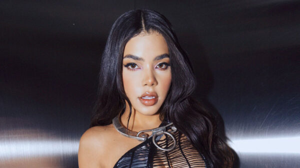 Kenia Os sufre accidente y es trasladada al hospital de emergencia