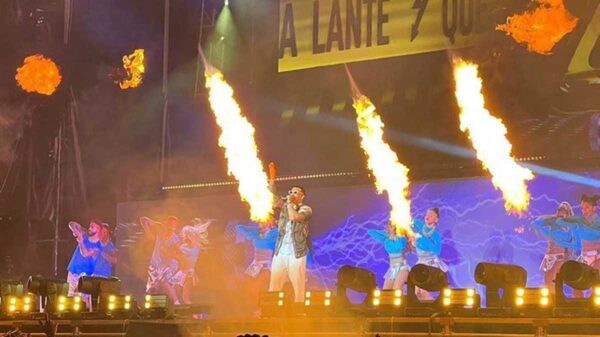 Pese a la larga espera, cancunenses disfrutan concierto de Daddy Yankee