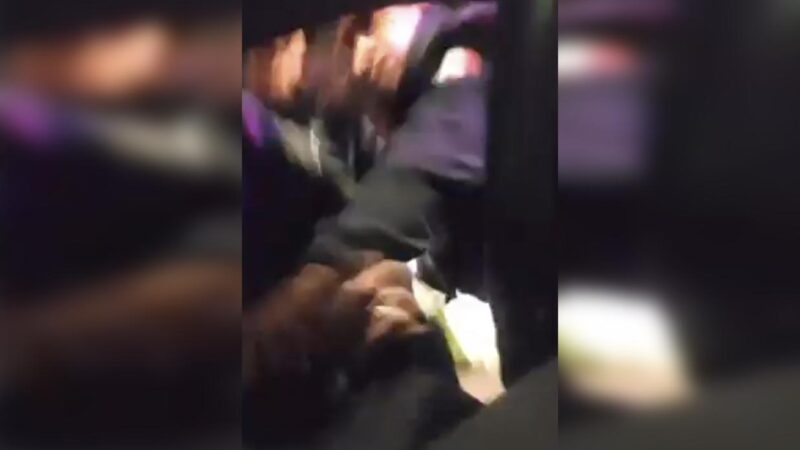 Arrestan a policías en Edomex por golpear y gasear a conductor