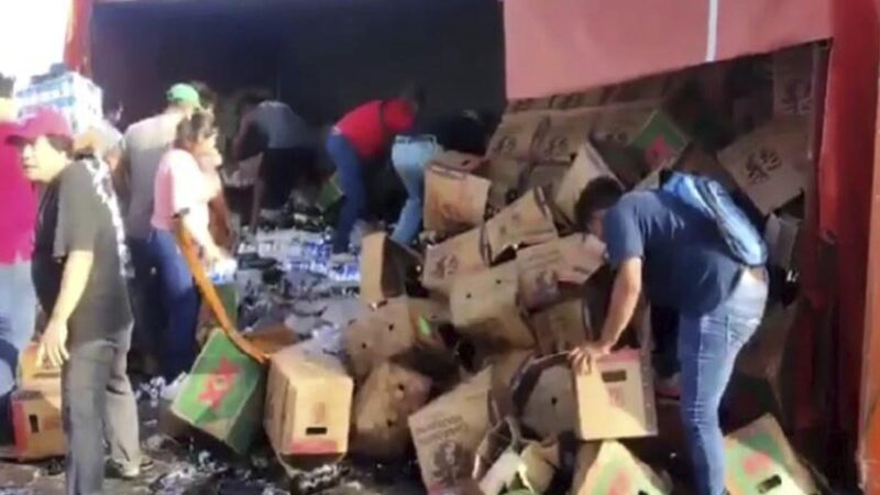 Rapiñan en minutos camión que transportaba cervezas en Campeche