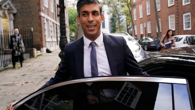 Designan a Rishi Sunak como el nuevo primer ministro británico.
