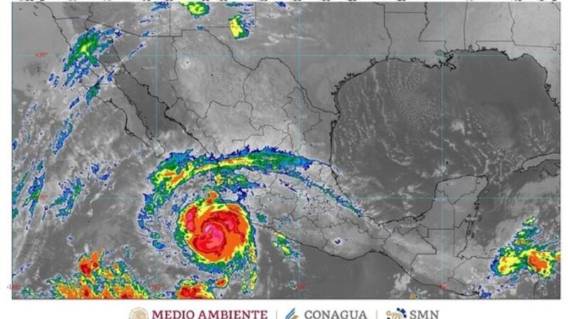 ‘Roslyn’ asciende a huracán categoría 3; alerta en Jalisco, Nayarit y Colima