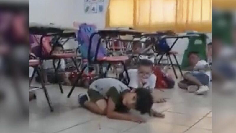 Feroz balacera frente a escuelas de Sonora desata el terror en niños