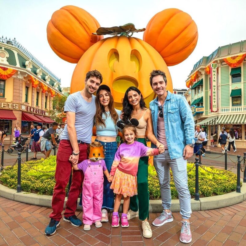 ¿Volvieron? Aislinn Derbez y Mauricio Ochmann reaparecen juntos en vacaciones familiares