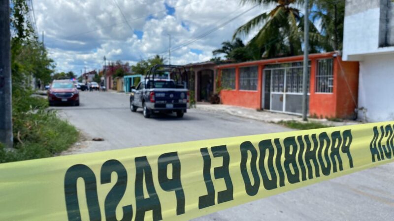 Balean la fachada de una vivienda en la Región 90 de Cancún (VIDEO).