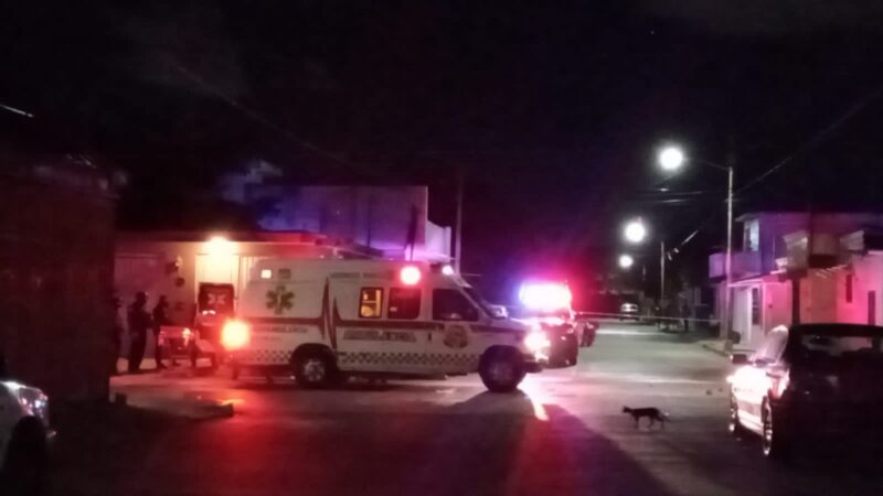 Solitario sicario intenta ejecutar a dos hombres en la Región 99 de Cancún.