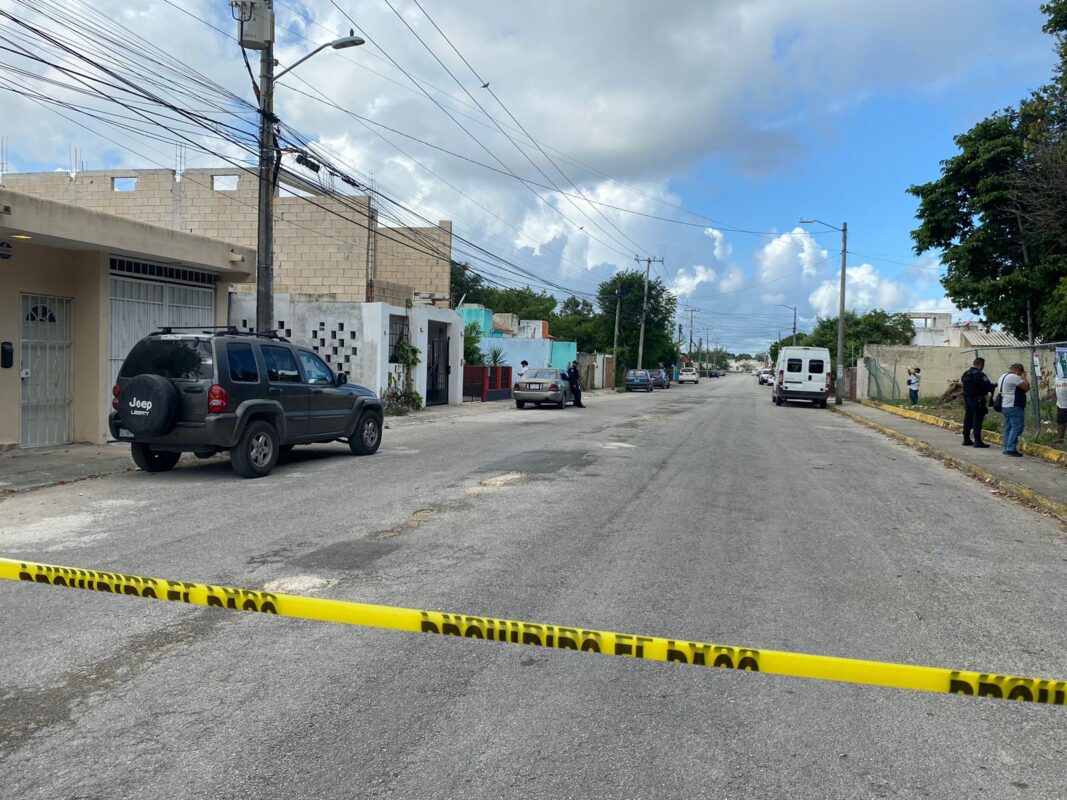 Ejecutan al 'Beliceño' en el fraccionamiento Villas del Mar 2 en Cancún (VIDEO); la víctima se encontraba al interior de una vivienda.