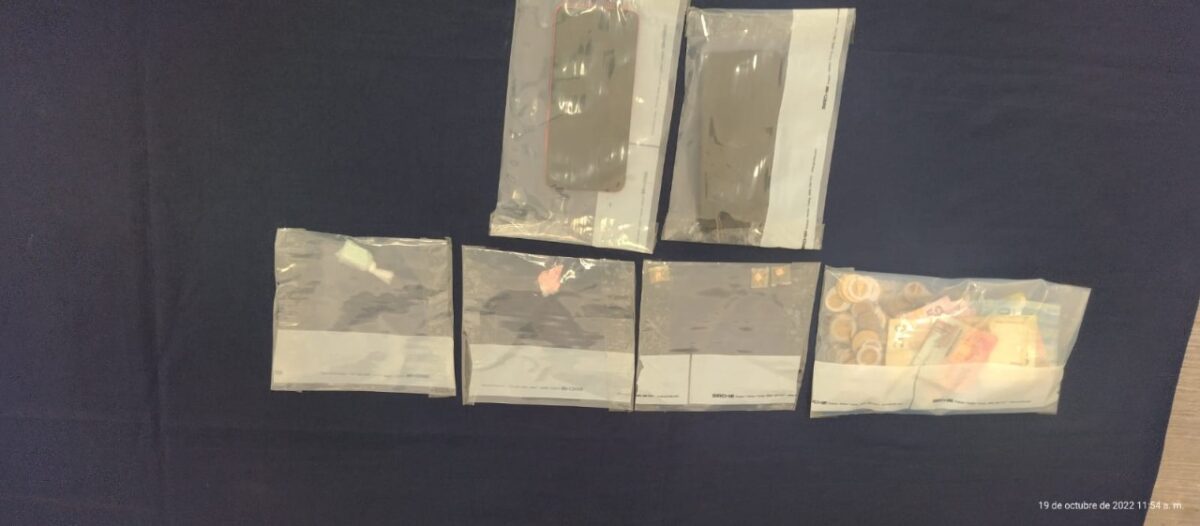 Detiene la Policía Quintana Roo a dos narcomenudistas en Chetumal; a José Ricardo “N” y Carlos “N” les decomisaron diversas drogas.