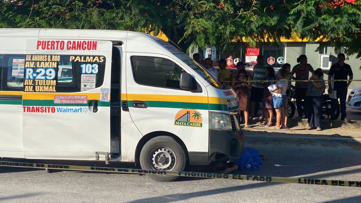 Conductor de Maya Caribe atropella y mata a una mujer en la avenida 149 de Cancún (VIDEO); fue detenido pro la Policía de Tránsito.