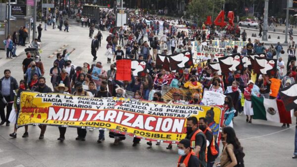 Reaparecen zapatistas para marchar en CDMX contra militarización