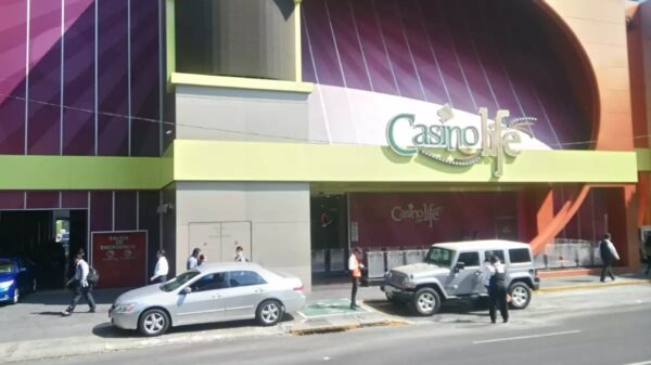 ¡De película! Comando roba un millón de pesos y 20 mil dólares en casino de la CDMX.