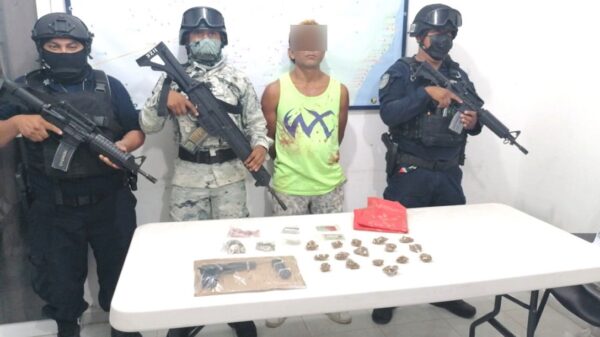 Detienen a sujeto con robo de violencia en Tulum.