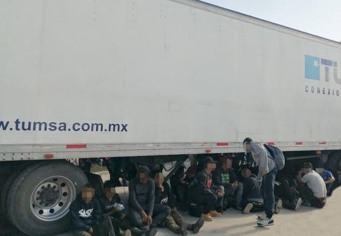 Rescatan en Sonora a 312 personas migrantes en dos autobuses; 309 personas son originarias de Guatemala y tres de Honduras.