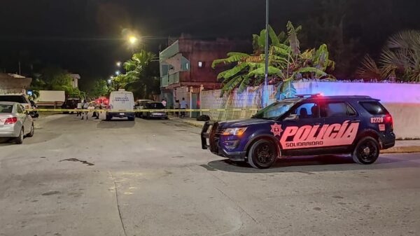 Muere mariachi en ataque a bar Las Iguanas en Playa del Carmen.