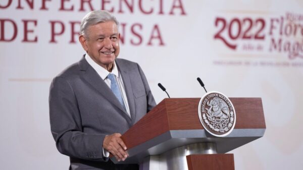 Minimiza AMLO impacto en Morena por disputa entre Monreal y Sansores