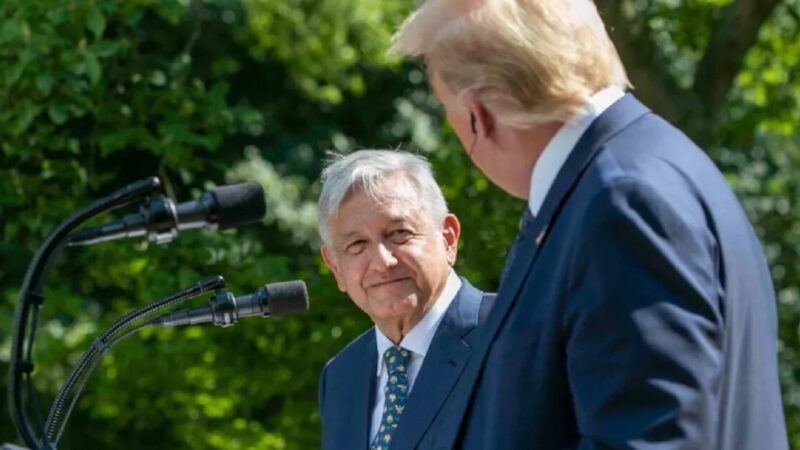 AMLO vota “sí” en sondeo para que Trump recupere su cuenta de Twitter