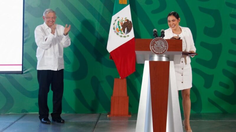 Respalda AMLO a gobernadora de Colima, Indira Vizcaíno Silva