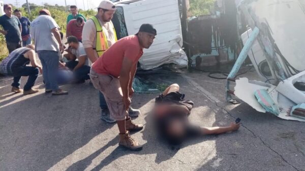 Accidente en la vía Cancún-Puerto Morelos deja dos lesionados