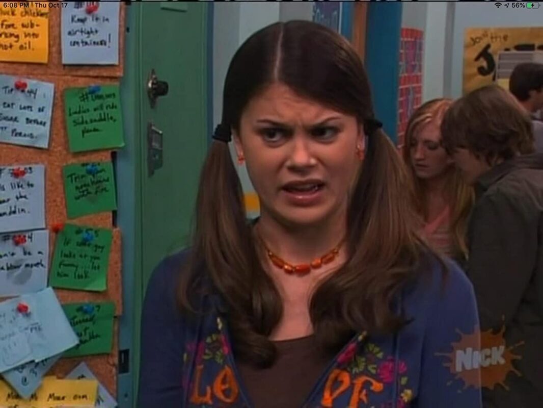 Actriz de 'El manual de Ned' revela porqué llevó ropa holgada durante la serie