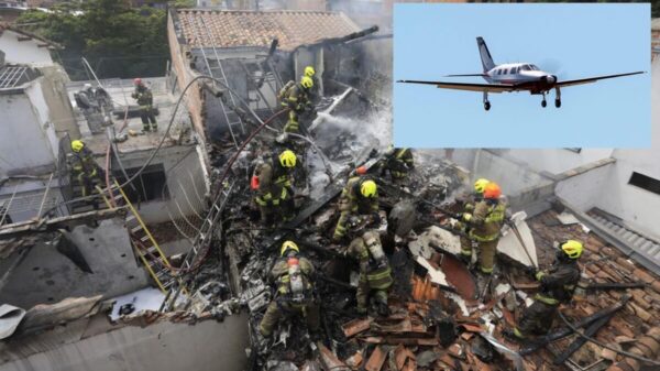 Avioneta cae en zona residencial y mueren 8 personas