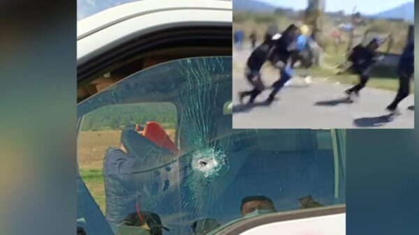 A balazos, policía de Michoacán disuelve manifestación de indígenas