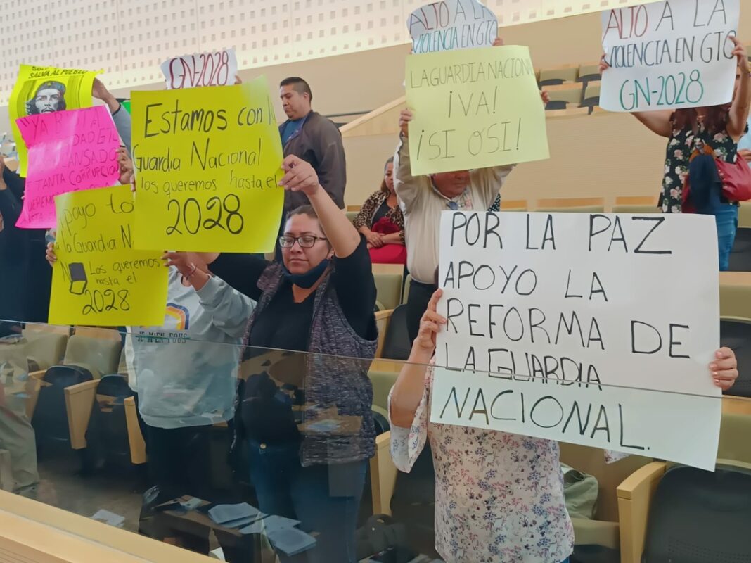 Militantes y legisladores de Morena en Guanajuato reprocharon al PAN su rechazo al uso de las Fuerzas Armadas en tareas de seguridad pública.