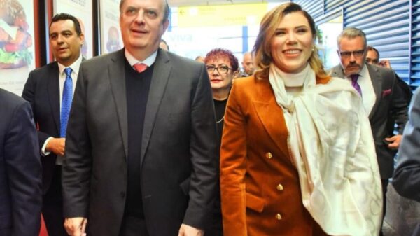 ‘La Barbie’ sigue bajo custodia de EU: Ebrard