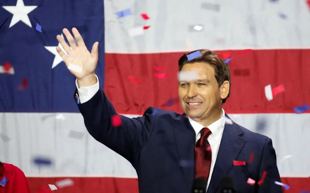 En Florida la tendencia es clara, la derecha continúa avanzando y los republicanos vencen a demócratas; Ron DeSantis, actual gobernador de Florida, es considerado un posible candidato presidencial para 2024.