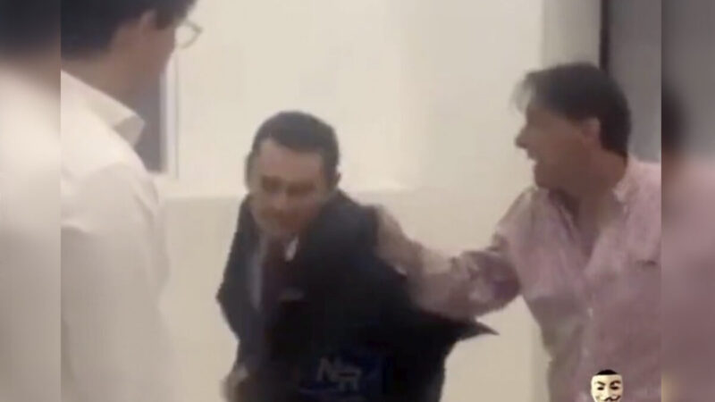 Dueño de restaurante en CDMX insulta a empleado y lo tunden en redes sociales