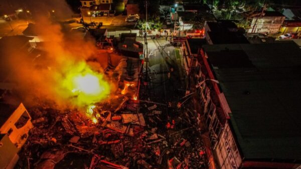 Explota la bodega de una cafetería en Tabasco (VIDEO).
