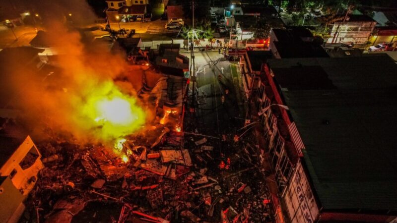 Explota la bodega de una cafetería en Tabasco (VIDEO).