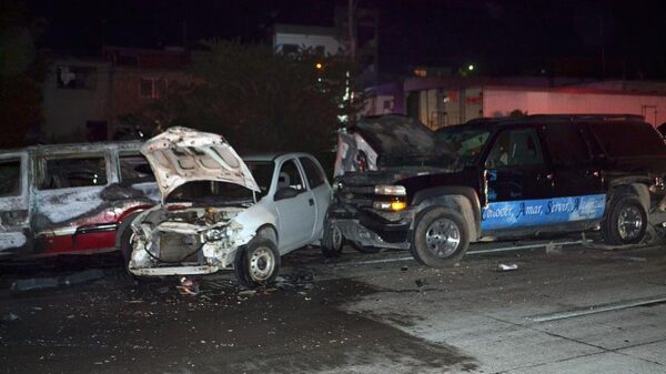 Dos muertos y 10 heridos en una carambola en autopista.